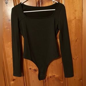 Size Large Women’s bodysuit snaps at bottom New never worn